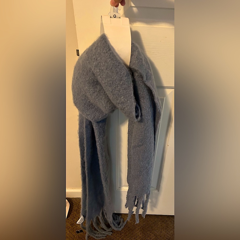 Melrose + market from Nordstrom scarf in gray *NWT